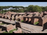 01486 ostia - regio ii - insula vi - casa del soffitto dipinto (ii,vi,5-6) - via della corporazzioni - gesehen vom theater.jpg